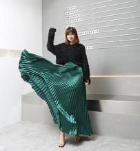 Load image into Gallery viewer, High Waist Pleated Maxi Skirt Green
