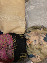 Load image into Gallery viewer, Open Abaya Pink Gold &amp; Black
